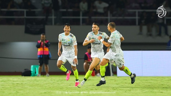Selebrasi para pemain Persib Bandung.