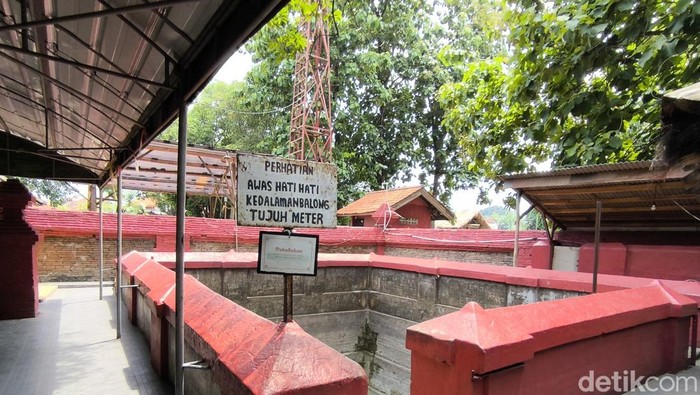 Situs Ki Buyut Trusmi Cirebon.
