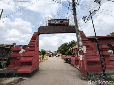 Suasana Situs Keramat Ki Buyut Trusmi Cirebon