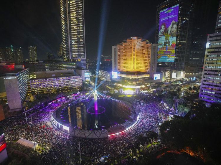 Suasana Car Free Night Bundaran HI Jelang Pergantian Tahun 2025