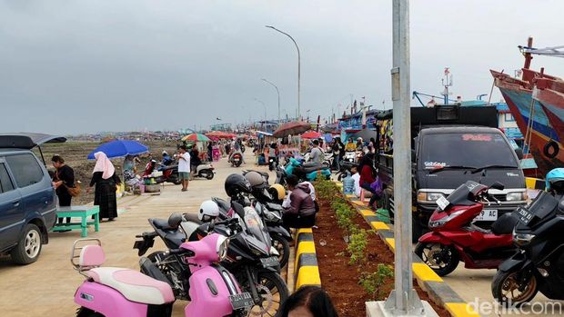 Suasana di dermaga kapal Desa Bendar, Kecamatan Juwana, Pati, Selasa (31/12/2024).