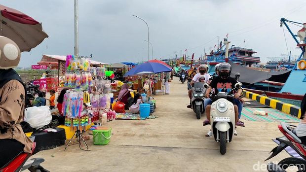 Suasana di dermaga kapal Desa Bendar, Kecamatan Juwana, Pati, Selasa (31/12/2024).
