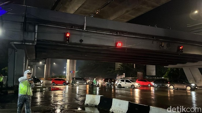 Suasana di Fly Over Makassar menjelang pergantian tahun baru 2025. Sahrul Alim/detikSulsel