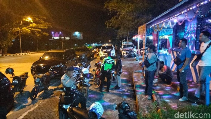 Suasana di Lapangan Trinati Sorong Selatan jelang pergantian tahun baru 2025.