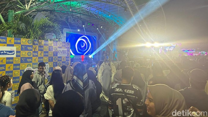 Suasana malam tahun baru di Parepare. Suasana malam tahun baru di Parepare.