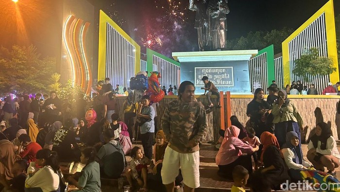 Suasana malam tahun baru di Parepare. Suasana malam tahun baru di Parepare.