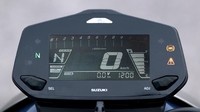 Kuda besi itu dibekali sejumlah fitur kekinian, mulai dari pencahayaan full LED, panel instrumen digital yang cukup lebar, Suzuki Easy Start System (SESS) yang memudahkan pengendara menyalakan motor dan rem double cakram dengan teknologi antilock braking system (ABS) berkanal tunggal. Foto: Doc. Suzuki Japan