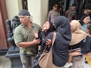 Restitusi Rp 15 Juta, Tangis Keluarga Korban Tragedi Kanjuruhan Pecah