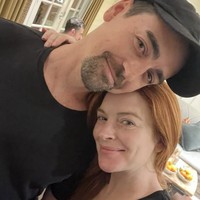 Sementara itu, inilah penampilannya pada Desember 2023. Wajah tanpa makeup menjadi sorotan jika dibandingkan dengan wajahnya saat ini tampak perubahan yang signifikan.  Foto: dok. Instagram @lindsaylohan