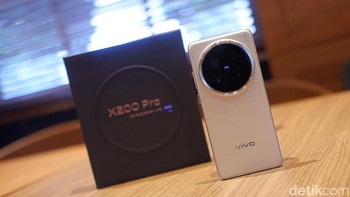 Fitur lain yang dimiliki HP ini berupa sertifikat IP68 dan IP69, NFC, fingerprint di layar, speaker stereo dan Hi-Res audio. Foto: Adi Fida Rahman/detikINET