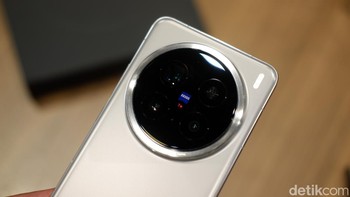 Kamera tele 200 MP Zeiss  APO menjanjikan gambar jernih dengan akurasi warna tinggi dimaksimalkan dengan chip V3+. Untuk melihat hasilnya bisa klik di sini. Foto: Adi Fida Rahman/detikINET