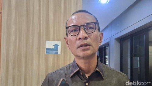 Wali Kota Mataram Mohan Roliskana.