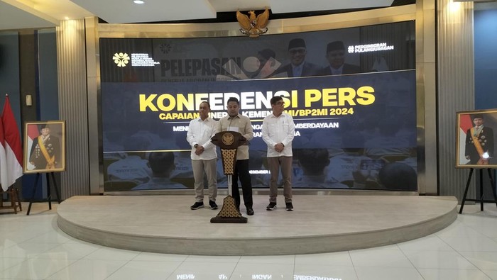 Wamen P2MI Dzulfikar Ahmad Tawalla menggelar konferensi pers.