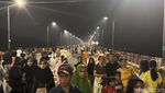 Warga Padati Jembatan Suroboyo Jelang Malam Pergantian Tahun