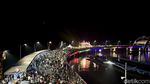 Warga Padati Jembatan Suroboyo Jelang Malam Pergantian Tahun