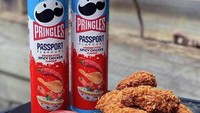 Rasa pedas juga dihadirkan oleh Pringles pada varian Sichuan Style Spicy Chicken. Terinspirasi oleh cabai sichuan khas China yang terkenal pedas getir. Foto: lovefood.com