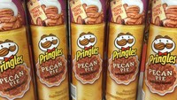 Pecan pie yang lezat juga rupanya juga menginspirasi rasa dari Pringles. Akhirnya muncul variasi ini pada tahun 2013 lalu yang rasanya digambarkan manis lezat. Foto: lovefood.com