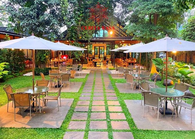 6 Resto dengan Suasana Kampung yang Cocok Buat Makan Siang Pertama 2025
