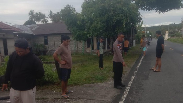 Banggai Pria lanjut usia (lansia) bernama Lajaka Lagenda (71) tewas usai menjadi korban tabrak lari pengendara sepeda motor di Kabupaten Banggai, Sulawesi Tengah (Sulteng).