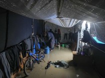 Video: Rumah Roboh Hingga Tenda Banjir Akibat Hujan Lebat di Gaza, 6 Tewas