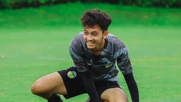 Bek muda PSIM Jogja, Muhammad Fariz saat sesi latihan, Senin (9/12/2024).