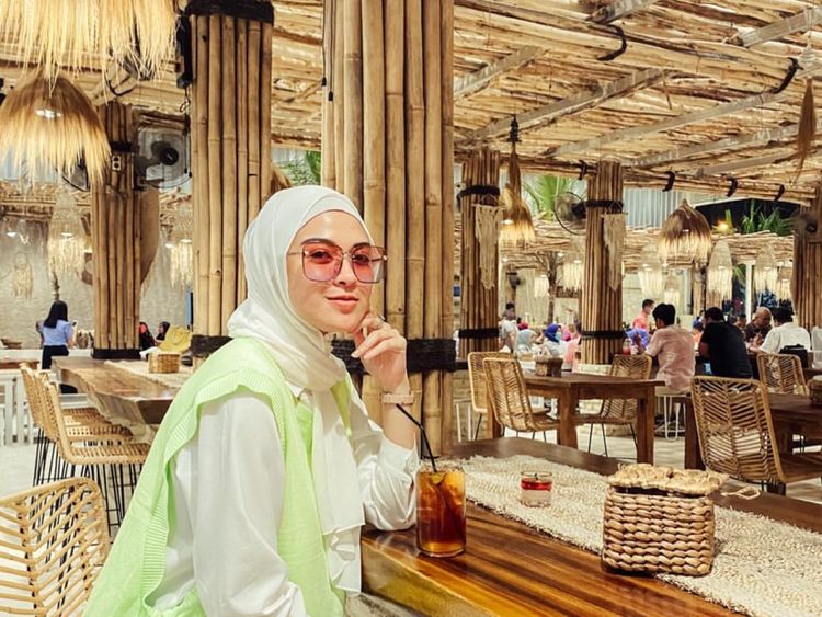 Delia Septianti Hobi Makan di Kafe Sambil Pamer OOTD