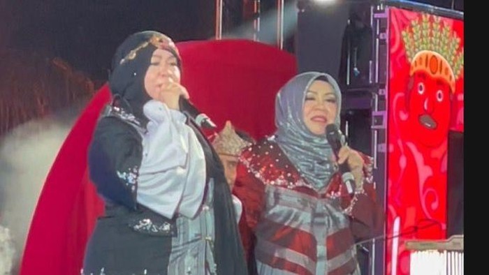Endang S Taurina dan Ratih Purwasih Endang S Taurina dan Ratih Purwasih