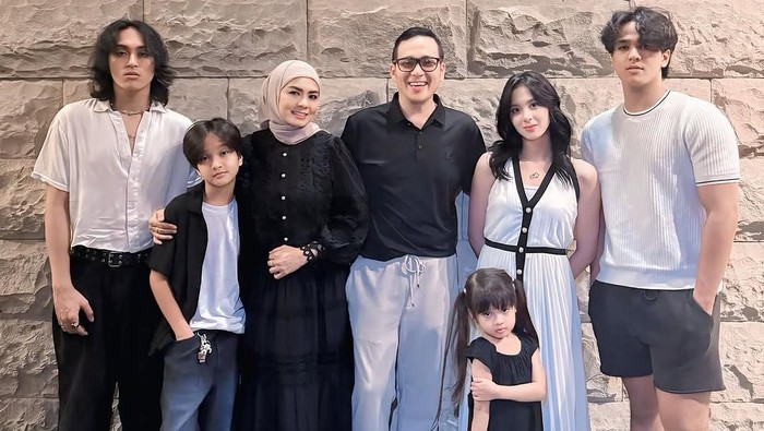 Fadli Akhmad dan keluarga
