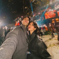 Vidi Aldiano dan Sheila Dara merayakan tahun baru di Makau. Begini penampilan mereka. (Foto: Instagram)