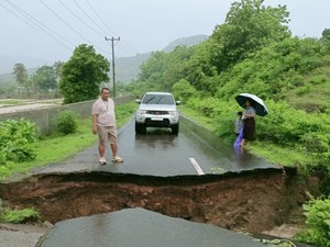 Jalan Provinsi di Sekotong Amblas Akibat Banjir, DPRD Kritik PUPR NTB