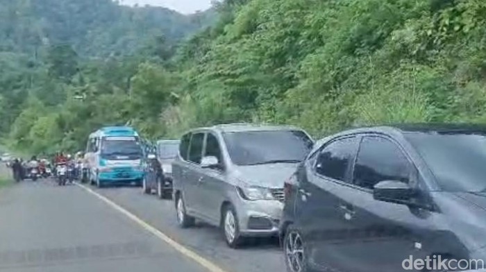 Jalur Pansela Tulungagung Padat Saat Arus Balik Tahun Baru 2025