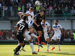 Saat Jay Idzes menghadapi stiker Atalanta, Mateo Retegui