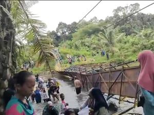Puluhan Wisatawan Luka Usai Jembatan Gantung di Lubuklinggau Putus