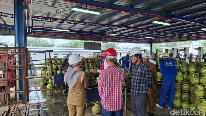Kasat Reskrim Polres Lubuklinggau AKP Hendrawan sidak LPG 3 kg.