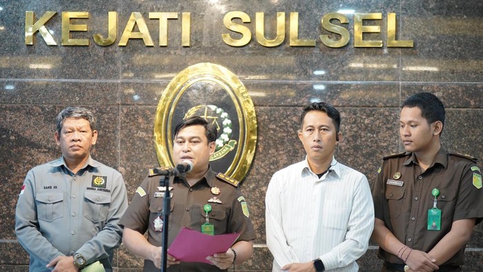 Kasi Penkum Kejati Sulsel Soetarmi saat merilis capaian kinerja Kejati Sulsel sepanjang 2024.