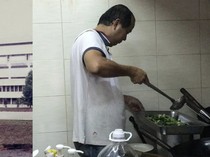 Kerja Sejak Usia 13, Pria Ini Buktikan Bisa Sukses Bisnis Kuliner