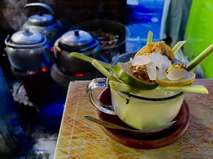 Jajan Enak dan Murah di Pasar Ngasem Jogja, Ada Carabikang dan Brongkos