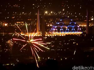 Pesona Malam Tahun Baru 2025 di Kota Bandung