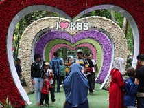 Libur Tahun Baru, Kebun Binatang Surabaya Dipadati Pengunjung