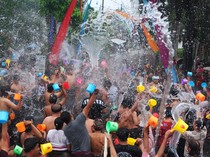 Melihat Keseruan Festival Air Suwat di Bali