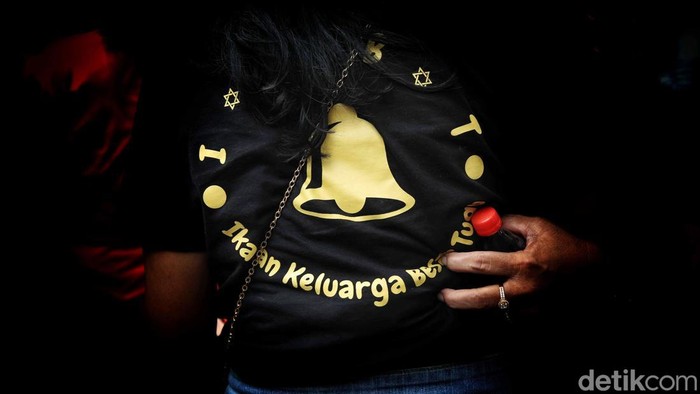 Mengawali 2025 dengan Silaturahmi Ala Keroncong Tugu Masyarakat keturunan Portugis menggelar pawai keroncong di kawasan Tugu, Cilincing, Jakarta Utara, Rabu (1/1/2025). Kegiatan ini juga untuk silaturahmi dengan keluarga.