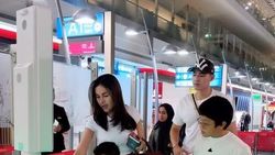 Potret Liburan Nikita Mirzani Bareng Matthew Gilbert di Paris