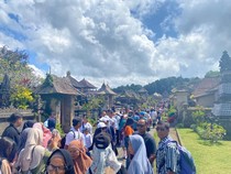 Kunjungan Turis ke Penglipuran Membeludak Saat Tahun Baru, Tembus 2.700 Orang