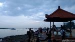 Potret Mendung Tutupi Sunrise di Sanur