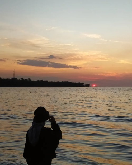 Pantai Wairterang, Flores Timur. (Instagram @naddiadeaa_)