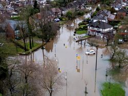 Video: Banjir Terjang Kota Manchester