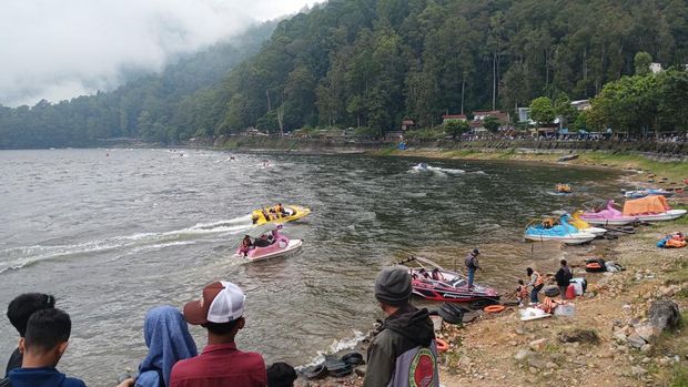 Pengunjung Telaga Sarangan Turun 25 Persen Dibanding 2024