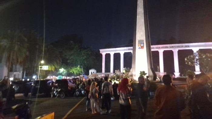 Perayaan malam tahun baru 2025 di Tugu Kujang, Bogor
