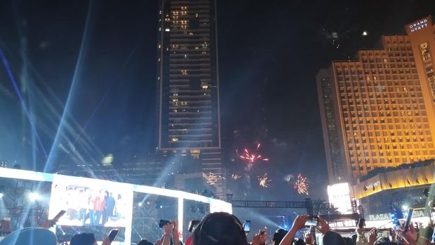 Pertunjukan drone di Bundaran HI