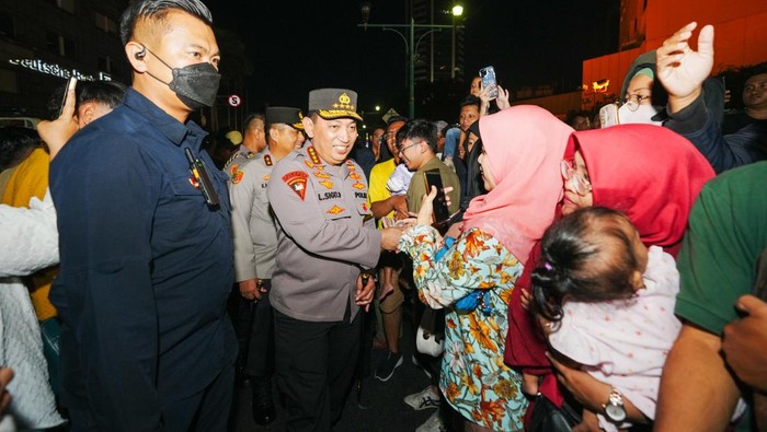 Presiden Prabowo Subianto dengan Kapolri Jenderal Listyo Sigit Prabowo di Bundaran HI Presiden Prabowo Subianto dengan Kapolri Jenderal Listyo Sigit Prabowo di Bundaran HI